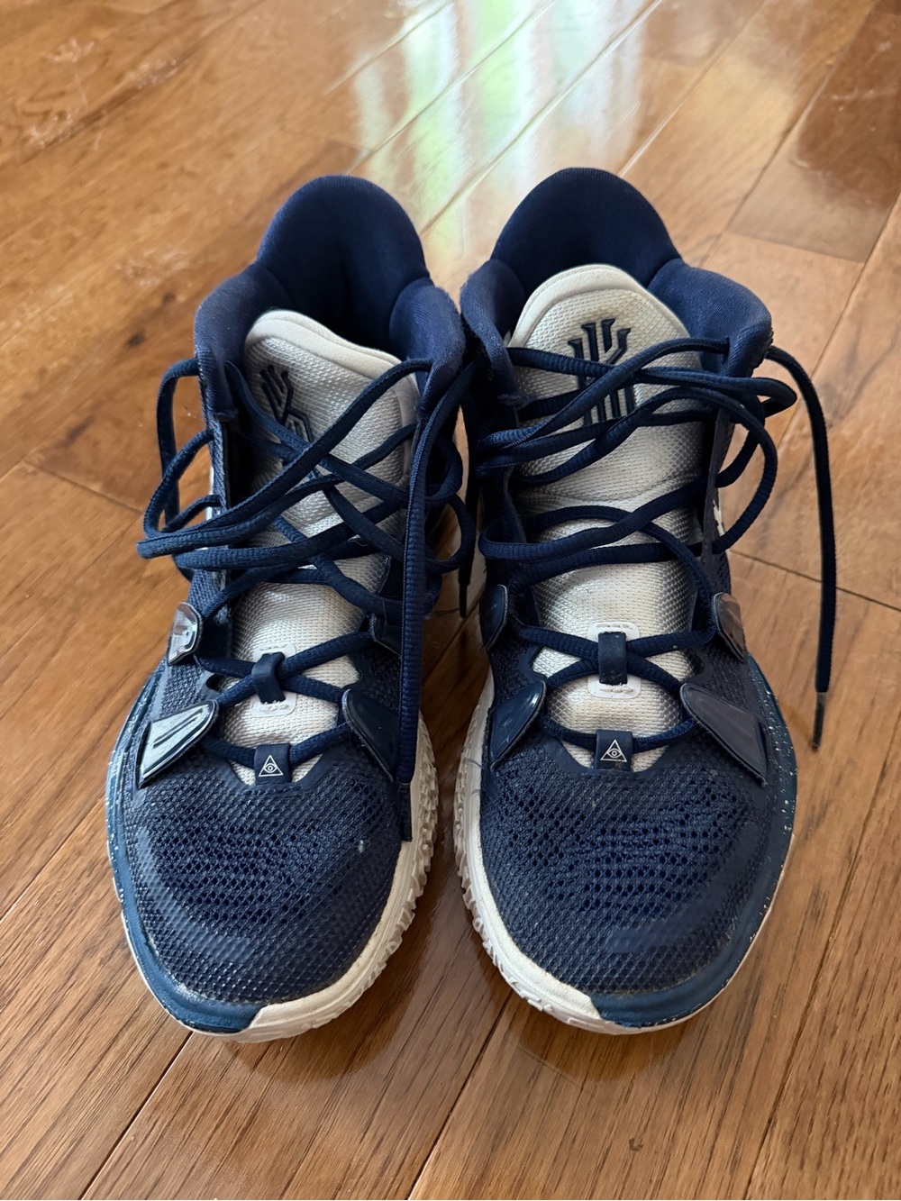 Nike Kyrie 7 Navy Blue Basketball Shoes Unisex Signature Style
Size 8.5